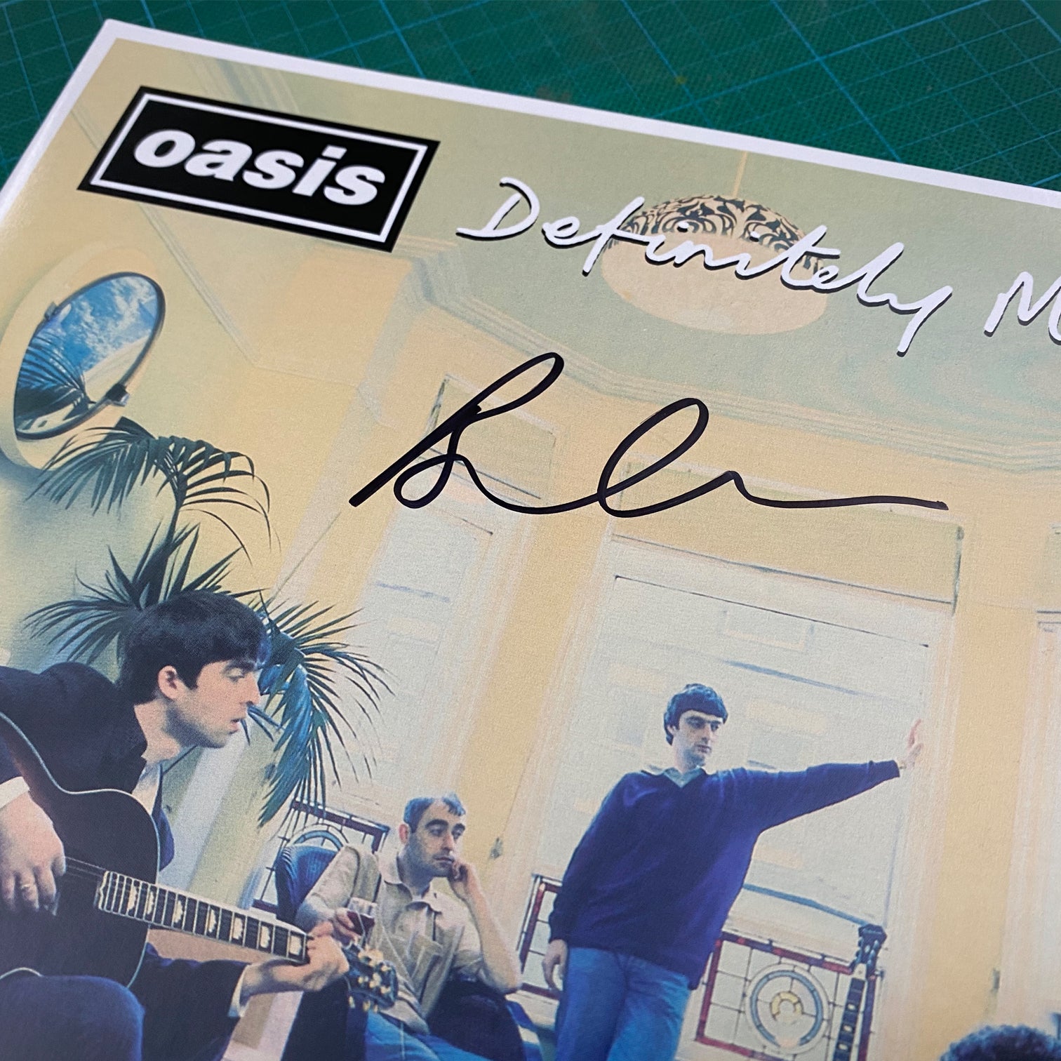 anmodning selvbiografi Vidunderlig Oasis - Definitely Maybe - Unplayed Vinyl - Signed - New Item – Microdot  Boutique